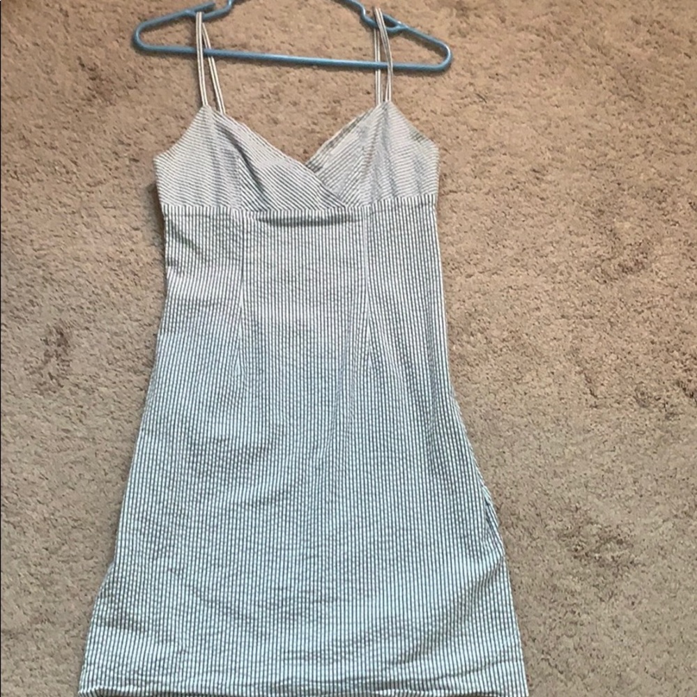 Size 8 seat sucker strapless dress